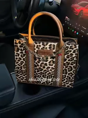 Oh she’s gorg!! #wrangler #wranglerpurse #dealsforyoudays #totebag #handbag 