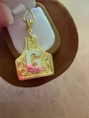 How dang cute is this!!!! Just go ahead and grab it and put it up for that Christmas stocking!!! Love this cowtag western necklace! #westernstyle #initialjewelry #cowtag #westernwear #westernfashion 