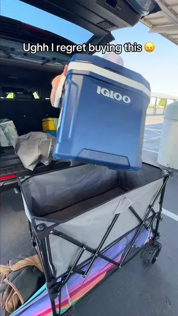 This makes it SO easy to everything to BBQs, ball games, beach days and camping trips #wagon #summermusthaves #mommusthaves 