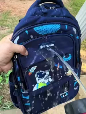 🎒 Las clases apenas terminaron… pero el próximo ciclo escolar llega más rápido de lo que imaginas 😭 Por eso aproveché este set de mochila 3 en 1 para mi hijo y la verdad me sorprendió muchísimo 🙌 Incluye mochila, lonchera y estuche para lápices ✨ Además es resistente al agua, tiene mucho espacio para útiles escolares y vienen muchísimos diseños para niños y niñas 😍 ✨ backpack set ✨ school backpack ✨ waterproof backpack ✨ lunch bag set ✨ pencil case ✨ back to school essentials ✨ school supplies ✨ kids backpack ✨ student essentials ✨ school organization ✨ mom finds ✨ deals for you days 🎒 De esas compras que te dejan lista para el próximo año escolar. #dealsforyoudays #backtoschool #schoolessentials #kidsbackpack #tiktokshopcreatorpicks