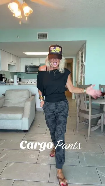 Women’s cargo pants 🤌🏼 #cargopant #cargopantsoufit #womenspants #dealsforyoudays #summerwins 