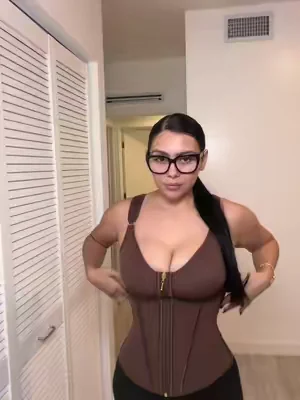 7656987498152873229