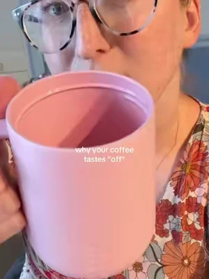 I've officially become a ceramic-lined coffee mug person, and I don't think I can go back. 🤍 This Simple Modern mug keeps my coffee hot while the ceramic lining helps preserve that fresh coffee flavor—no metallic aftertaste. It's leak-proof, easy to carry, and the neutral design looks just as good on my desk as it does in my cup holder. @Simple Modern #DealsForYouDays #tiktokshopsummerturnup #SummerVibes #summerwins #simplemodern 
