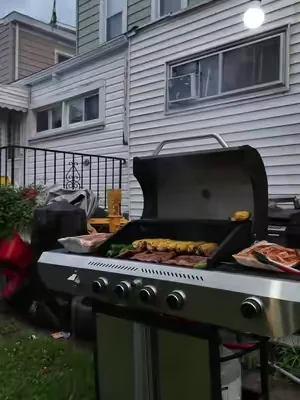 La mejor manera de disfrutar este verano es disfrutando en familia de una carne asada y este asador es genial para ello #grill#carnitaasada #dealsforyoudays#tiktokshop #creatorsearchinsights 