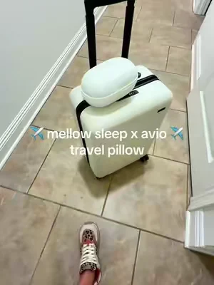 AVIO X MELLOW SLEEP came together and this travel pillow is a need if you sleep while you travel! ✈️ #travel #travelmusthaves #airplane #vacation #mellow 