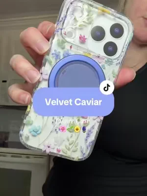 Love this new phone case from velvet caviar @velvetcaviar #phonecase #phoneaccessories #phoneaccessory #techfinds #dealsforyoudays 