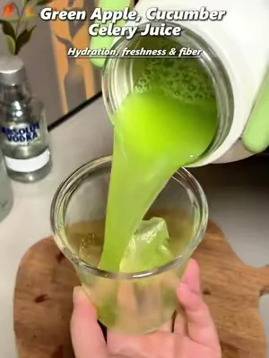 🥒If you’re still buying store juice, you might want to see this. #summerwins #DealsForYouDays #portableblender #juicerecipe #zhenmi