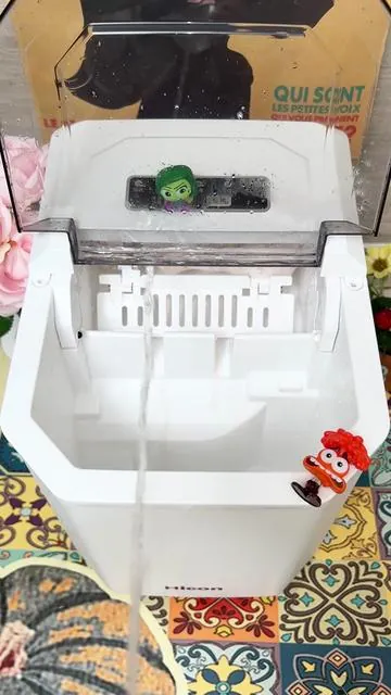 Penetrate and clean machine gaps to remove hidden stains and bacteria #GapCleaning #DeepStainRemoval #ApplianceDisinfection #IceMachineCare #HomeHygiene 