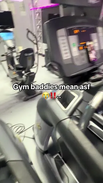Are all yall like this #scrollingring #scrollring #treadmill #workoutring  #tiktokshop 