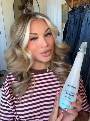 Protects and restores the hair at the same time! #hairtok #dealsforyoudays #summerwins #pravana #leaveinconditioner 