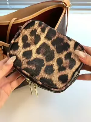#minibag #makeupmirror #whatsinmybag #girlythings #girlbeauty 