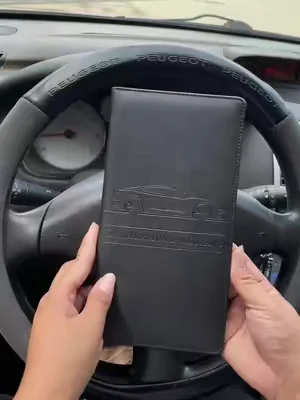 Todos los carros deberían tener uno de estos, organiza bien los documentos importantes de tu carro. 49J #cardocumentsholder #documentholder #caraccessories #insuranceandregistrationholder