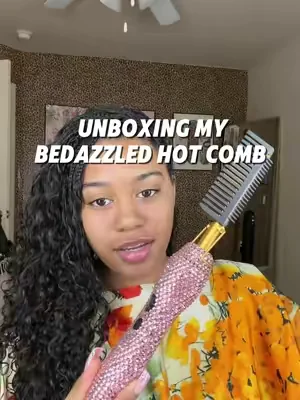 Unboxing my bedazzled hot comb. I was gonna refilm this so I can actually use it but I ran out of time so here ya go#bedazzled #hotcomb 