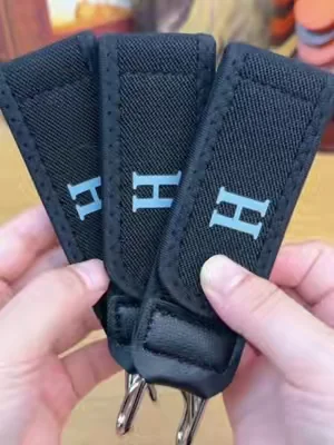 ¡Adiós a las pesadas hebillas de cinturón! Este cinturón elástico sin hebilla mantiene tus pantalones seguros, es cómodo de llevar y tiene un diseño limpio e invisible. #belt #TikTokShopDealsforYouDays #SummerWins #WeeklyDeals #Summervibes 