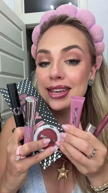Pretty in Dolly makeup bundle from @buxomcosmetics #tiktokshopcreatorpicks #dealsforyoudays #buxom #makeupbundle #eyeshadowpalette 