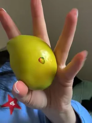 This mango squishy sounds and feels soo goood #squishy #crunchysquishy #asmr #dealsforyoudays #summervibes 