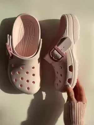 #pinkcrocs #crocs #crocsclogs #clogs #pinkgirly 