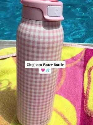 Love the gingham pattern 🫶🏻 #waterbottle #ellowaterbottle #ello #summerwaterbottle #pinkgingham 