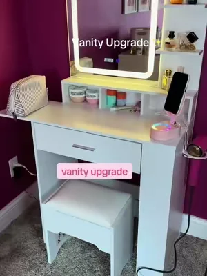 Such a great vanity at an affordable price 🙌🏻 #vanity #smallspacevanity #vanityupgrade #bedroomessentials #makeupvanity 
