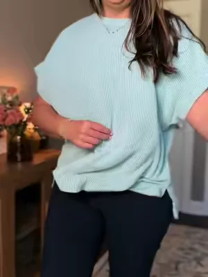 Love a cutie ribbed oversized top! 