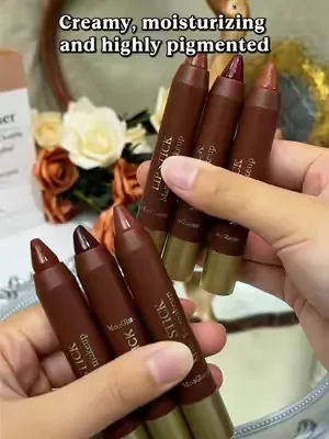 Stop using drying lipsticks 💗✨👇🏻try this instead🥰👏🏻#tiktok #makeup #lipstick #beauty #fyp 