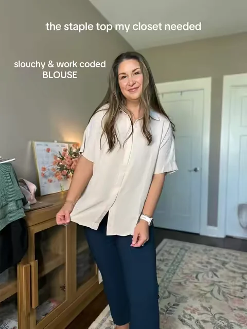 The blouse that may be one of the comfiest tops I own. Slouchy yet professional, oversized but not too much, and so many color options #workootd #workclothes 