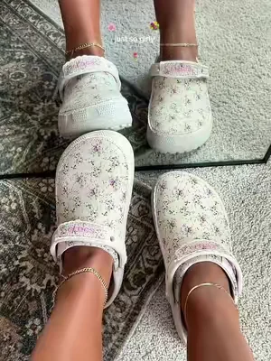 #crocs #sliponshoes #fashion 