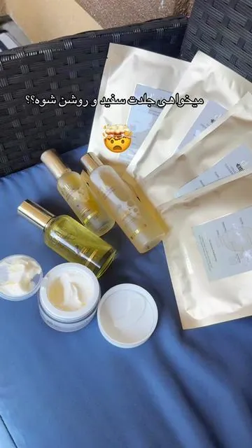 د If your skin has been looking a little dull lately, this might be the glow boost you’ve been looking for. ✨ Hydrating, nourishing, and so satisfying to use! 💛 #TikTokShop #dAlba #GlassSkin #dalbaskincare #SummerWins 