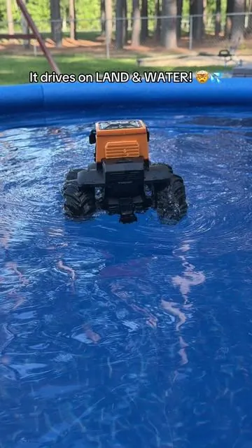 🚜💦 Bryce thought this was the coolest thing ever, and I can’t lie… I had just as much fun watching it drive through the pool. 😂 #amphibious #rctoy #rctruck #pooltoys #summerwins 