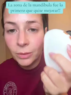 Mi momento favorito del día: cinco minutos para relajar la piel, desinflamar el rostro y cuidar mi rutina de skincare. ✨💆‍♀️ El combo del gua sha eléctrico + el serum hace toda la diferencia. #SkincareTok #BeautyGadgets #GuaSha #TikTokShop #dealsforyoudays 