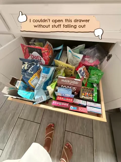 I had almost given up on organizing my tiny kitchen. And then I was introduced to this brand Vtopmart and through their different systems, I have been able to organize almost every cabinet and closet in my home. #HomeOrganization #OrganizedHome #OrganizeWithMe #OrganizedSnacks #CleanHome 