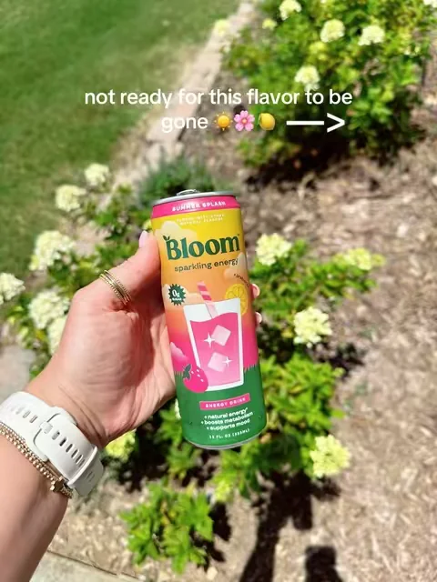 Seriously, can we add this to the regular flavors and not let it be limited 😩 I love me some Bloom Summer Splash ✨  #bloom #bloomnutrition #bloomenergy 