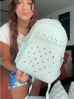 #crocs #backpack #backtoschool #crocsbackpack 
