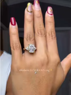 STUNNING & luxurious ring that’s affordable 💍✨💖  #ring #engagementring #affordablejewelry #statementring #dealsforyoudays 