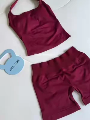 I’m obsessed with this color 🍇🍷✨ #coralcanton #gymset 