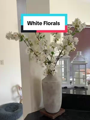 Stunnning white floral!!!!! #florals #fauxflowers #cherryblossoms #flowers #homedecor 