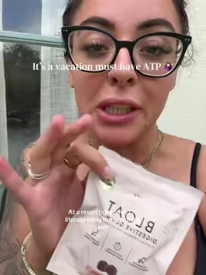 Yeah, these are a must have on vacation 🙏🙏🙏 @Arrae #bloatingtips #digestionsupport #vacationmusthaves #bloatingrelief 