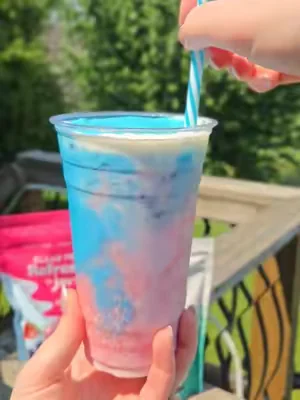 my kind of holiday drink🩷🤍💙 #4thofjuly #proteindrink #clearprotein #colorfuldrinks #refresher  electrolytes fiber *as of today 6/30 deals are active, prices subject to change 