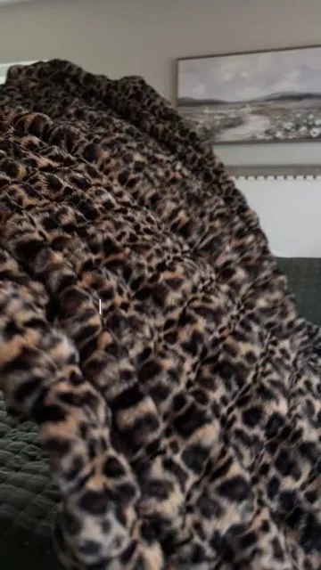 Cheetah print bubble blanket that fits the entire king bed #cheetahprint #throwblanket #blanket 