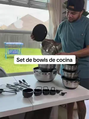 Stainless Steel Mixing Bowl Set 🥣✨ Este es de esos sets que compras una vez y usas todos los días. Bowls de acero inoxidable con tapas, utensilios incluidos y diseño apilable para ahorrar espacio. Calidad, organización y un precio que vale la pena.  #tiktokshopcreatorpicks #summerwins #summervibes #dealsforyoudays #summeressentials    