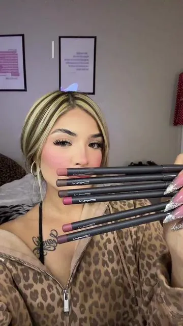 @M·A·C Cosmetics HELLOOO I luvv everything shade!🤭💄 #maccosmetics #maclippencil #maccreatorchallenge #maccreator #lipliner 