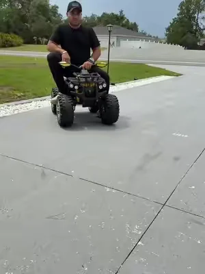 Cuatrimoto eléctrica 12V para niños con luces LED, música integrada, ruedas anchas y diseño todoterreno. Ideal para niños pequeños que buscan un ATV eléctrico seguro, resistente y divertido para jugar al aire libre. #Cuatrimoto12V #ATVParaNiños #CuatrimotoElectrica #dealsforyoudays #tiktokshopcreatorpicks 