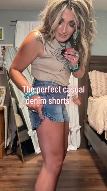 The perfect casual denim shorts do exist! @Flamingals by Flamingo Shop #dealsforyoudays #Summervibes #denimshorts #flamingals 