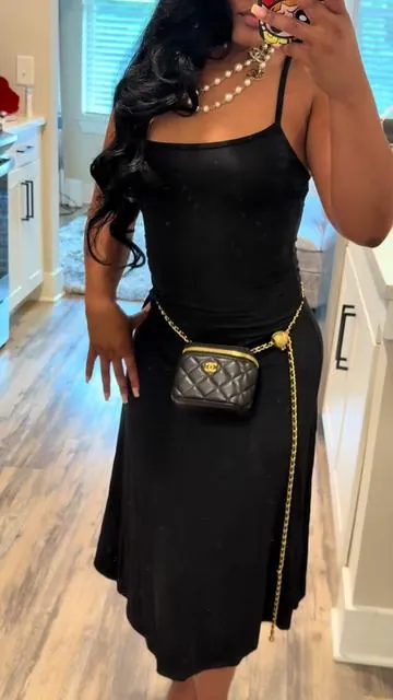 This is such a classy look 🫦🌸 #blackdress #classyoutfit #chanelaccessories #tiktokmademebuyit #fitteddress 