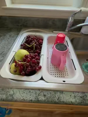Mantén tu fregadero más organizado con este escurridor extensible. Ideal para lavar y escurrir frutas, verduras y utensilios sin ocupar espacio extra!#kitchengadgets #kitchenfinds #DealsForYouDays #SummerVibes #SummerWins 