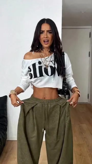Spring Autumn Casual Sporty Wide Leg Sweatpants, Knitted Sports Pants, Drawstring Elastic Waist, Comfortable Versatile Streetwear, American Vintage Style #womensfauxtwopieceworkoutset #widelegsweats #wideleggedpants #widelegtrackpants #sportsleggings #aritziaeffortlesspants #unisexsweatpants #womenspantssuit #seamlessactivewear #baggysweatpant