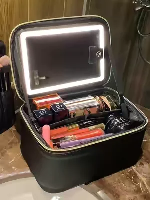 #makeupbag #whatsinmybag #girlythings #travelbag #black 