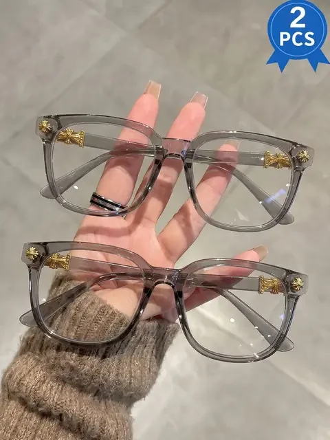 Level up your everyday and your photos with these unisex square eyeglass frames. Each 2‑pack gives you mix‑and‑match colors plus elegant metal detailing for a light‑luxury vibe that works at the office, on campus, or in front of the camera. Pick your combo, snap your pics, and wear them on repeat. #squareglasses #unisexstyle #dailywear #photoready #giftideas