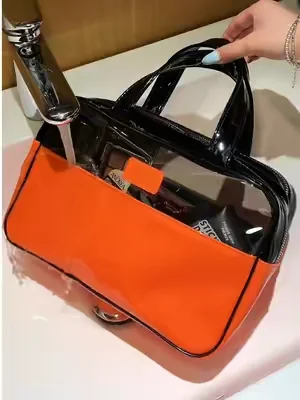 #whatsinmybag #waterproofmakeup #toiletrybag #makeupbag #travelbag 