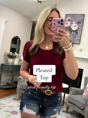 The perfect work friendly pleated top! It is so soft and stretchy! I’m 5’7” 140 in a size small. @PrettyGarden 